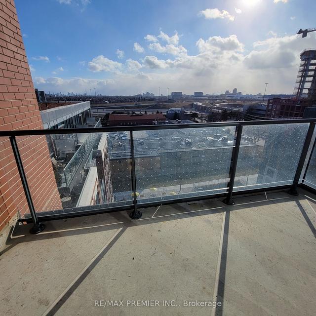909 - 31 Tippett Rd, Condo with 2 bedrooms, 2 bathrooms and 1 parking in Toronto ON | Image 11