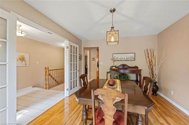 63 - 100 Medley Crt, House semidetached with 3 bedrooms, 2 bathrooms and 2 parking in Kingston ON | Image 2