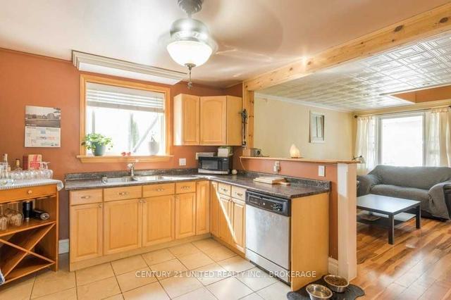 886 Birch Ave, House detached with 2 bedrooms, 2 bathrooms and 3 parking in Peterborough ON | Image 3