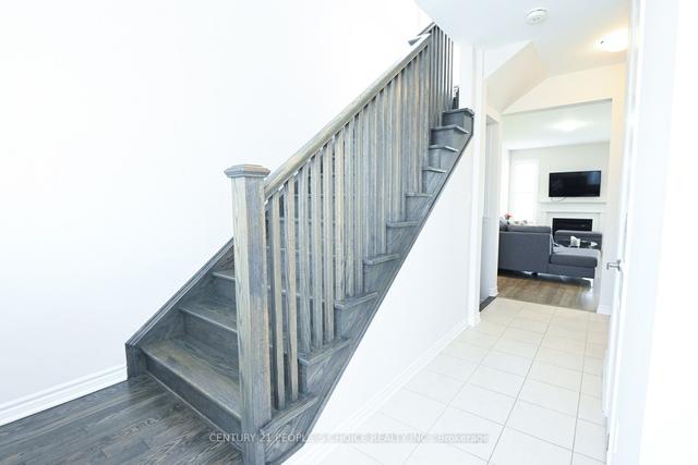909 Hickory Cres, House detached with 3 bedrooms, 3 bathrooms and 2 parking in Milton ON | Image 3