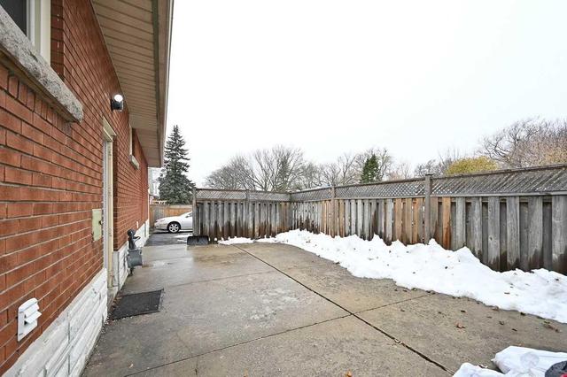 100 West 3rd St, House detached with 5 bedrooms, 2 bathrooms and 3 parking in Hamilton ON | Image 14
