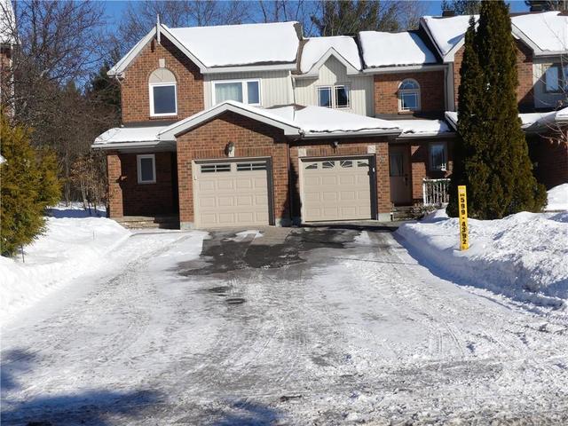 90 Blackdome Cres, Townhouse with 3 bedrooms, 3 bathrooms and 3 parking in Kanata ON | Image 1
