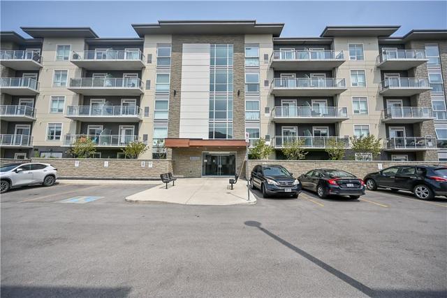 16 Markle Cres, Condo with 1 bedrooms, 1 bathrooms and null parking in Ancaster ON | Image 1