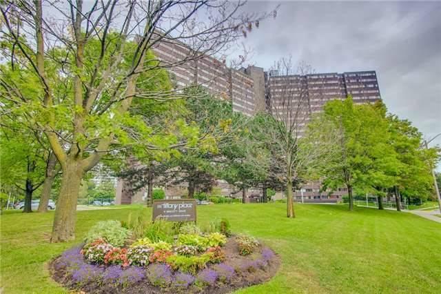 804 - 11 Wincott Dr, Condo with 2 bedrooms, 1 bathrooms and 1 parking in Etobicoke ON | Image 2