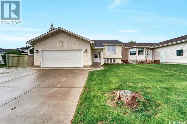 207 Sumner Cres, House detached with 5 bedrooms, 3 bathrooms and null parking in Saskatoon SK | Image 1