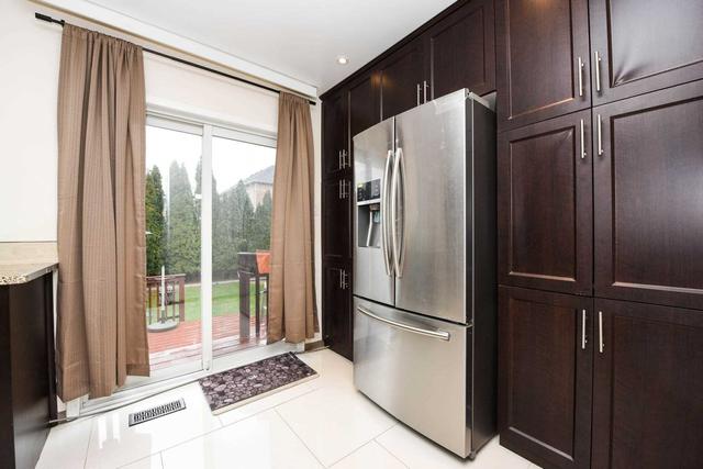 54 Royal Orchard Dr, House detached with 2 bedrooms, 2 bathrooms and 6 parking in Brampton ON | Image 3