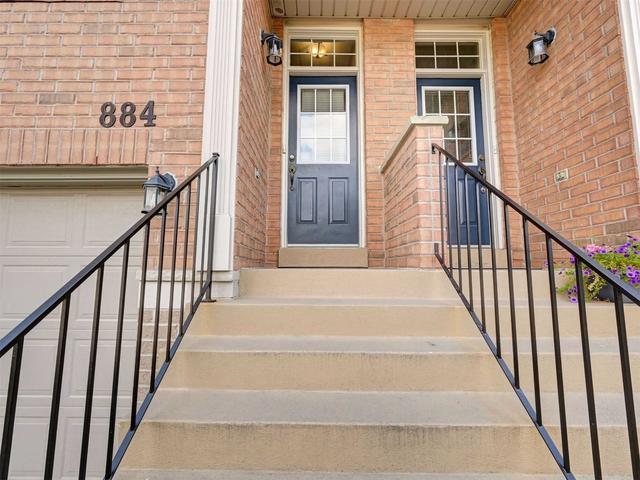 884 Scollard Crt, Townhouse with 3 bedrooms, 2 bathrooms and 2 parking in Mississauga ON | Image 12
