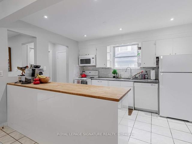 MAIN - 277 Wychwood Ave, House detached with 2 bedrooms, 1 bathrooms and 1 parking in York ON | Image 3