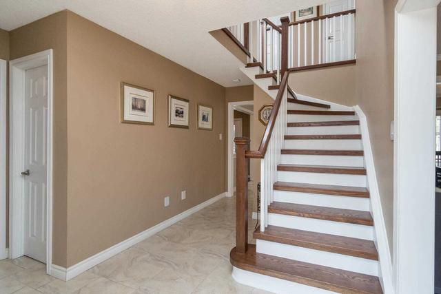 9 Iris Cres, House detached with 4 bedrooms, 3 bathrooms and 6 parking in Brampton ON | Image 13
