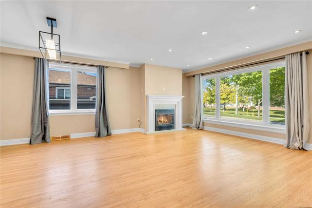 90 Bloor St E, House detached with 3 bedrooms, 1 bathrooms and 4 parking in Toronto ON | Image 9