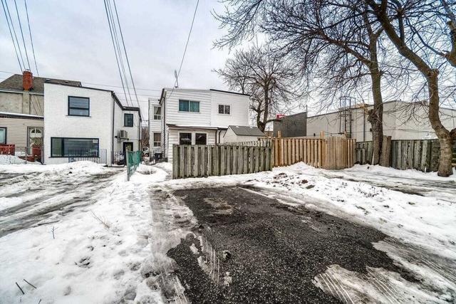 885 Pape Ave, House semidetached with 3 bedrooms, 2 bathrooms and 2 parking in East York ON | Image 19