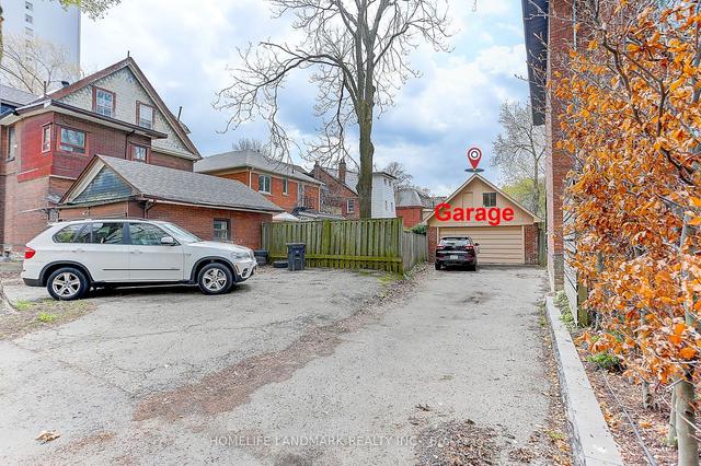 MAIN - 114 Walmer Rd, House detached with 8 bedrooms, 3 bathrooms and 5 parking in Toronto ON | Image 18