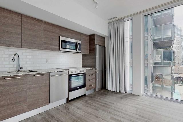 909 - 28 Wellesley St E, Condo with 2 bedrooms, 1 bathrooms and 0 parking in Toronto ON | Image 10