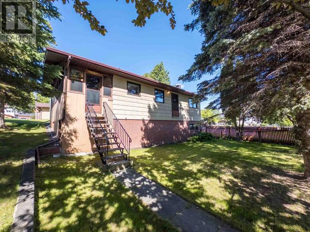 606 3 Rd Ave S, House detached with 3 bedrooms, 2 bathrooms and null parking in Kenora ON | Image 1