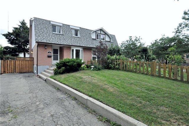 MAIN - 430 Hyacinthe Blvd, House semidetached with 3 bedrooms, 2 bathrooms and 2 parking in Mississauga ON | Image 1