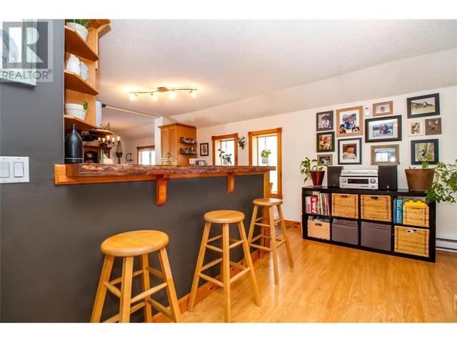 1408 Third St W, House detached with 2 bedrooms, 1 bathrooms and 1 parking in Revelstoke BC | Image 6