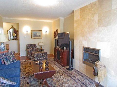 PH-1 - 66 High St E, Condo with 3 bedrooms, 3 bathrooms and 1 parking in Mississauga ON | Image 2