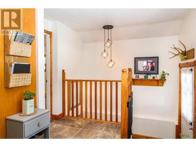 1408 Third St W, House detached with 2 bedrooms, 1 bathrooms and 1 parking in Revelstoke BC | Image 17