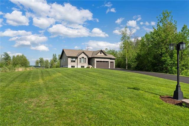 49 Heron Dr, House detached with 5 bedrooms, 3 bathrooms and 8 parking in Laurentian Valley ON | Image 1