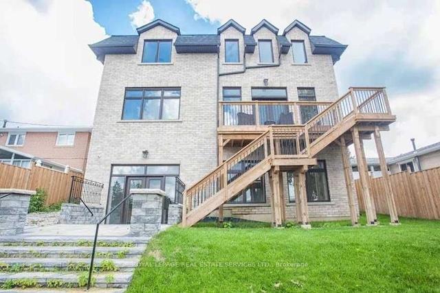 26 Rochelle Cres, House detached with 4 bedrooms, 5 bathrooms and 4 parking in North York ON | Image 11