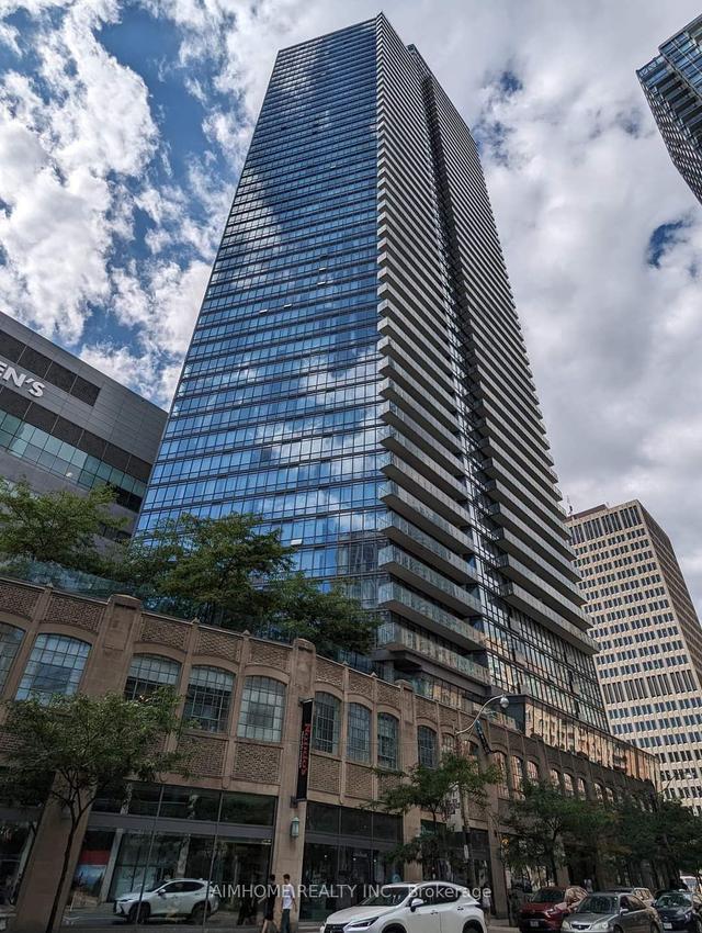 2001 - 832 Bay St, Condo with 1 bedrooms, 1 bathrooms and 0 parking in Toronto ON | Image 1