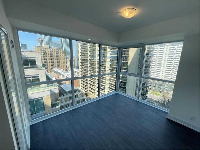 909 - 11 Lillian St, Condo with 2 bedrooms, 2 bathrooms and 1 parking in Toronto ON | Image 9