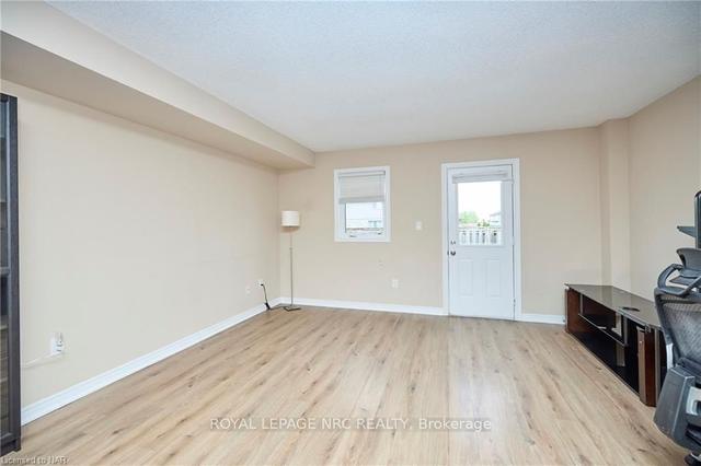 33 - 6117 Kelsey Cres, Townhouse with 2 bedrooms, 2 bathrooms and 1 parking in Niagara Falls ON | Image 3