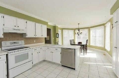 9 Halstead Rd, House detached with 4 bedrooms, 4 bathrooms and 4 parking in Courtice ON | Image 3