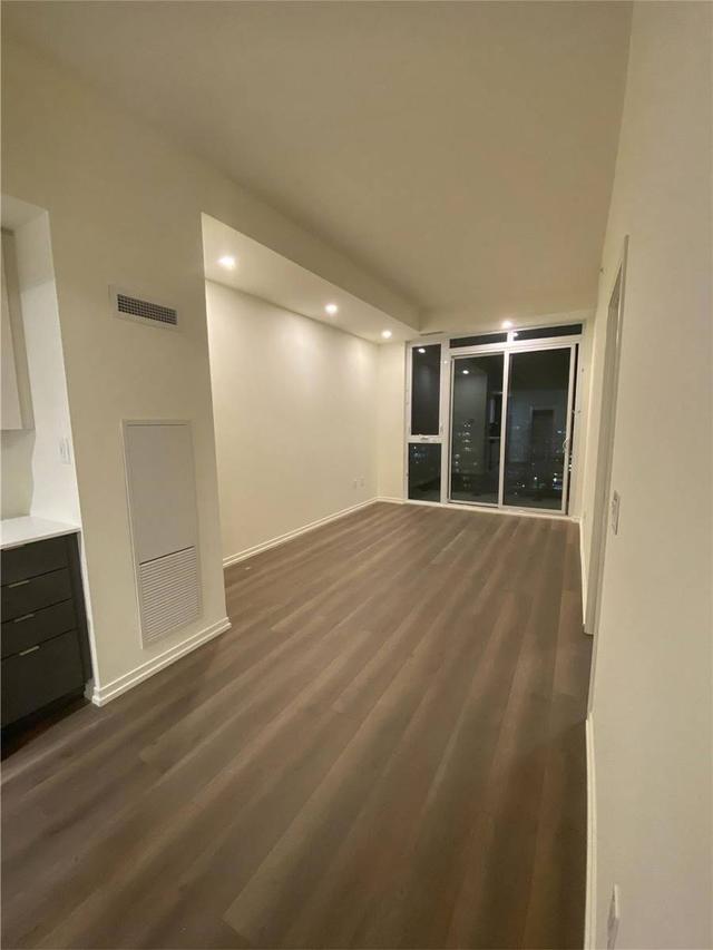 PH1310 - 3237 Bayview Ave, Condo with 2 bedrooms, 2 bathrooms and 1 parking in North York ON | Image 2