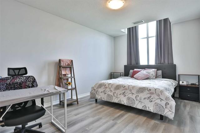 PH-21 - 68 Corporate Dr, Condo with 2 bedrooms, 2 bathrooms and 1 parking in Scarborough ON | Image 4