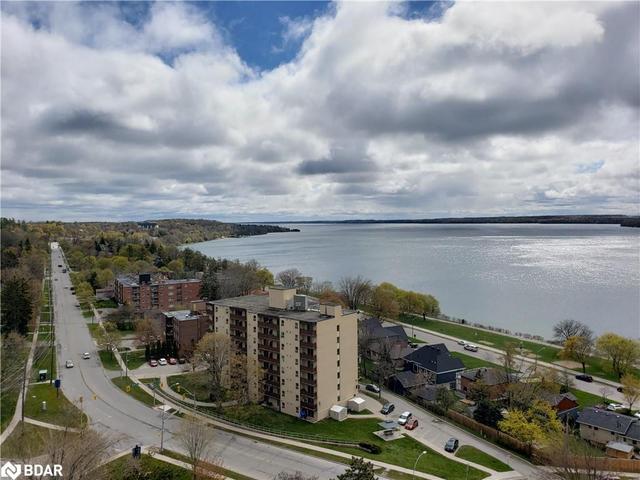 PH-1503 - 181 Collier St, House attached with 2 bedrooms, 2 bathrooms and 2 parking in Barrie ON | Image 2