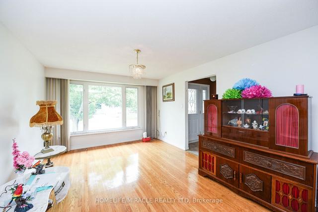 MAIN - 1559 Sandgate Cres, House semidetached with 3 bedrooms, 1 bathrooms and 2 parking in Mississauga ON | Image 30