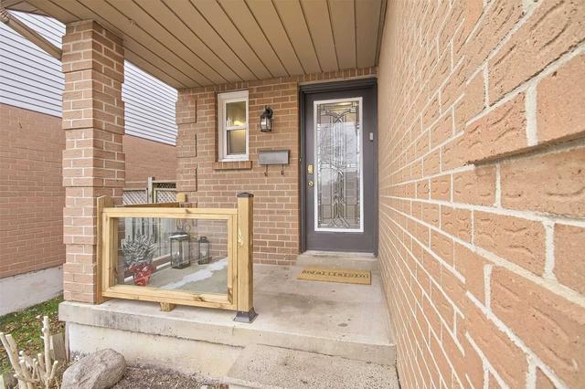 886 Castlegrove Ave, House attached with 3 bedrooms, 3 bathrooms and 4 parking in Oshawa ON | Image 23