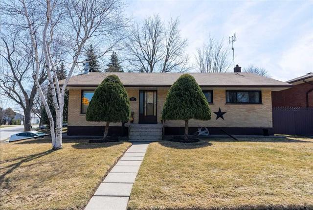 MAIN - 217 Adelaide Ave W, House detached with 3 bedrooms, 1 bathrooms and 5 parking in Oshawa ON | Image 1