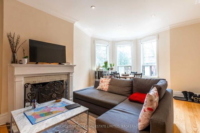 MAIN - 110 Lowther Ave, House detached with 2 bedrooms, 2 bathrooms and 1 parking in Toronto ON | Image 5