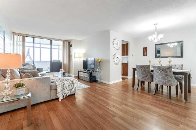 909 - 18 Knightsbridge Rd, Condo with 2 bedrooms, 1 bathrooms and 1 parking in Brampton ON | Image 3