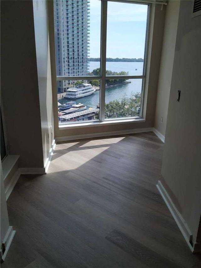 803 - 208 Queens Quay W, Condo with 2 bedrooms, 2 bathrooms and 0 parking in Toronto ON | Image 19