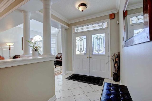 9 Hellyer Ave, House detached with 4 bedrooms, 5 bathrooms and 4 parking in Brampton ON | Image 2