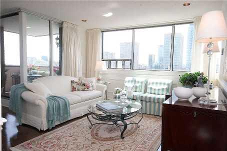 PH2002 - 914 Yonge St, Condo with 2 bedrooms, 1 bathrooms and 1 parking in Toronto ON | Image 2