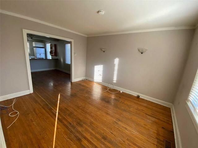 MAIN - 18 Elizabeth St N, House other with 2 bedrooms, 1 bathrooms and 1 parking in Brampton ON | Image 4