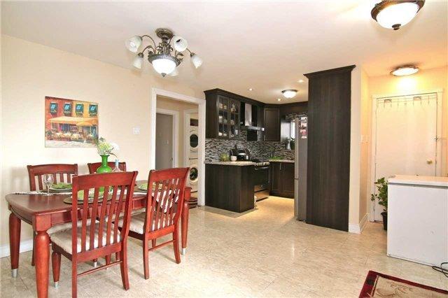 MAIN - 32 Muir Ave, House detached with 3 bedrooms, 1 bathrooms and 2 parking in North York ON | Image 3