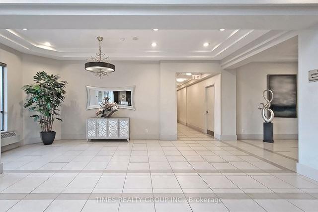 803 - 50 Disera Dr, Condo with 1 bedrooms, 1 bathrooms and 1 parking in Vaughan ON | Image 2