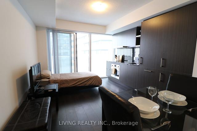 4011 - 88 Harbour St, Condo with 0 bedrooms, 1 bathrooms and 0 parking in Toronto ON | Image 7