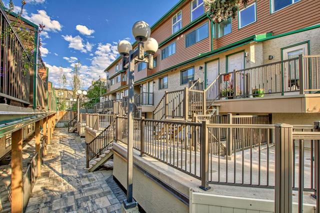 36 - 2400 15 St Sw, Home with 2 bedrooms, 1 bathrooms and 1 parking in Calgary AB | Image 2
