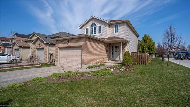 884 Blythwood Rd, House detached with 3 bedrooms, 2 bathrooms and 2 parking in London ON | Image 2