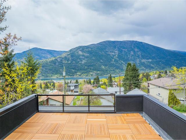 B - 616 Richards St, House detached with 3 bedrooms, 3 bathrooms and 2 parking in Nelson BC | Image 3
