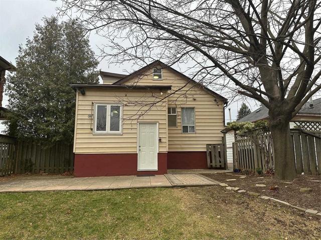 MAIN - 1041 Strathy Ave, House detached with 2 bedrooms, 1 bathrooms and 3 parking in Mississauga ON | Image 6