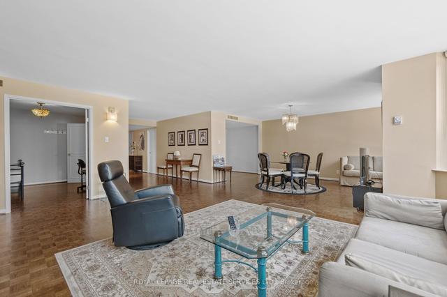 703 - 1166 Bay St, Condo with 2 bedrooms, 2 bathrooms and 1 parking in Toronto ON | Image 7