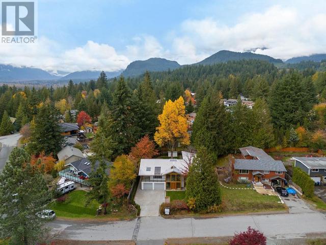 40215 Kintyre Dr, House detached with 4 bedrooms, 5 bathrooms and 2 parking in Squamish BC | Image 34