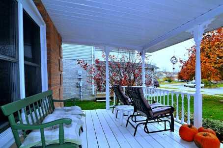 9 Inglis Ave, House detached with 3 bedrooms, 3 bathrooms and 3 parking in Courtice ON | Image 2